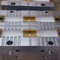 an example of a Quad Neck-to-Neck blow mold